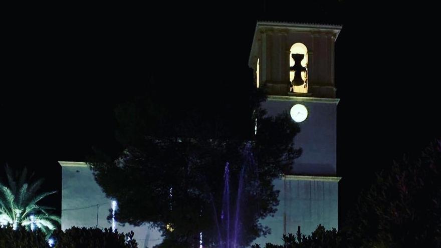 Plaza de Dolores al caer la noche, en Alicante.