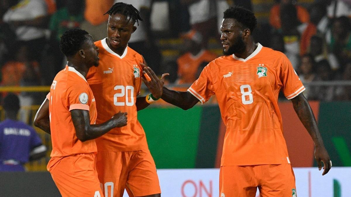 Costa de Marfil apeó a Senegal de la Copa de África y sigue avanzando
