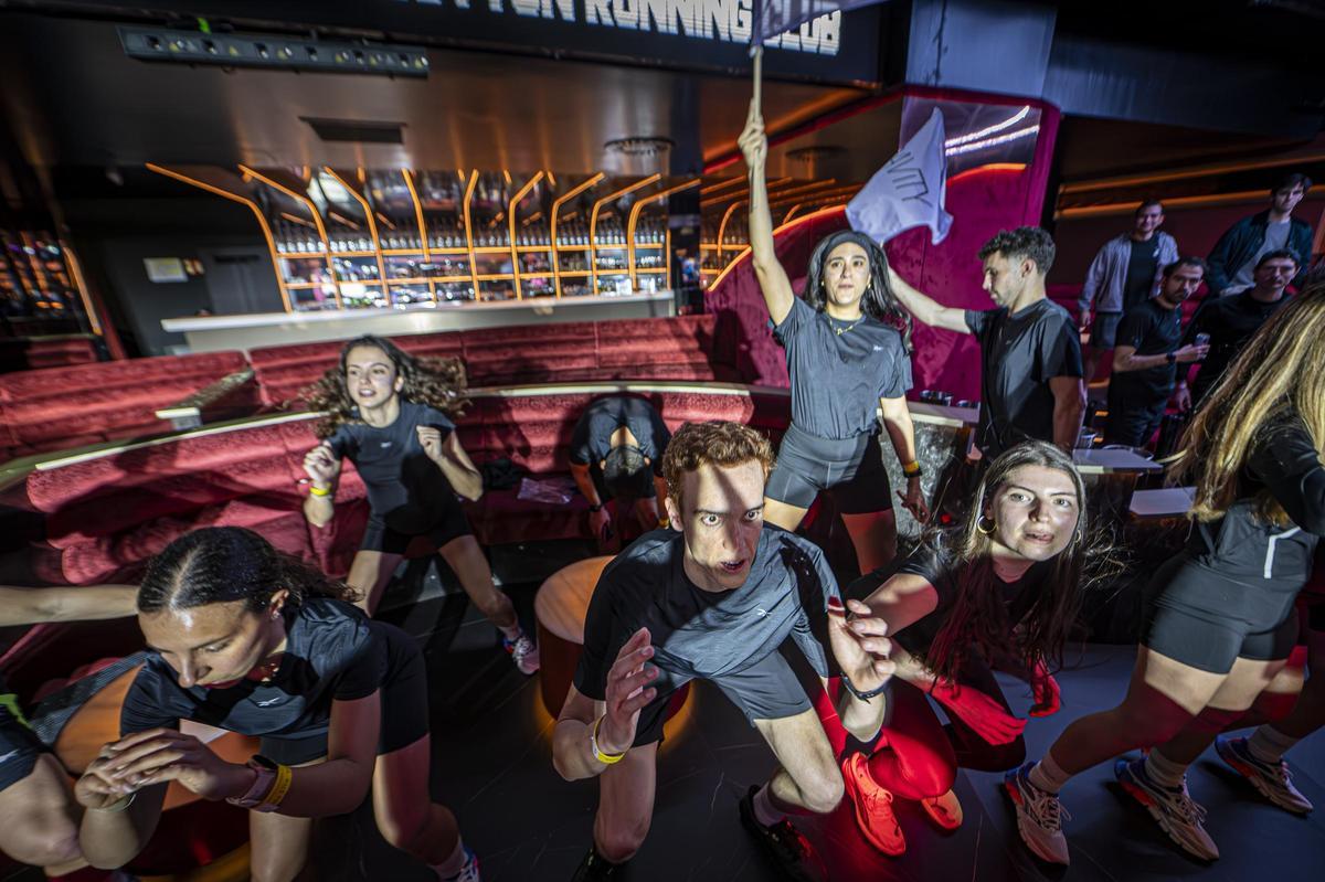 Así es la noche más runner de Barcelona: 900 corredores de marcha (literal) en la discoteca Sutton