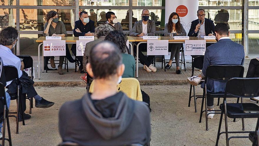 L a presentació del programa ahir a l’institut Rocagrossa de Lloret de Mar. | DAVID APARICIO