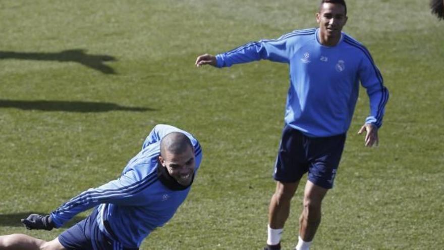 Benzema se queda fuera de la lista por lesión y tampoco entran Nacho, Arbeloa y Borja Mayoral