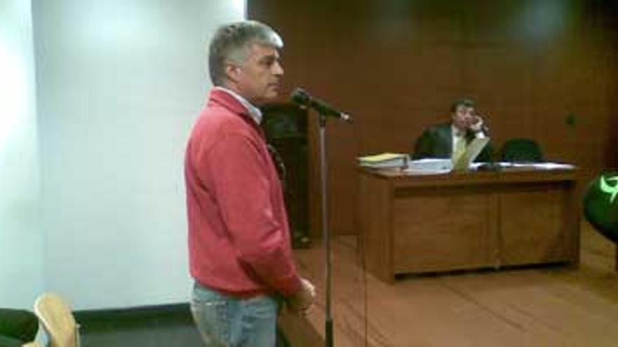 Piden dos años y nueve meses de cárcel para Luis Cortés por falsedad documental