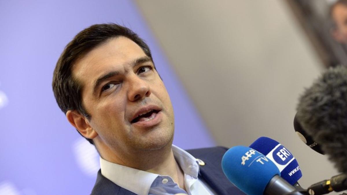 El Primer Ministro griego, Alexis Tsipras, se dirige a la prensa después de la cumbre de la Eurozona donde se ha decido los términos para el tercer rescate financiero de Grecia.