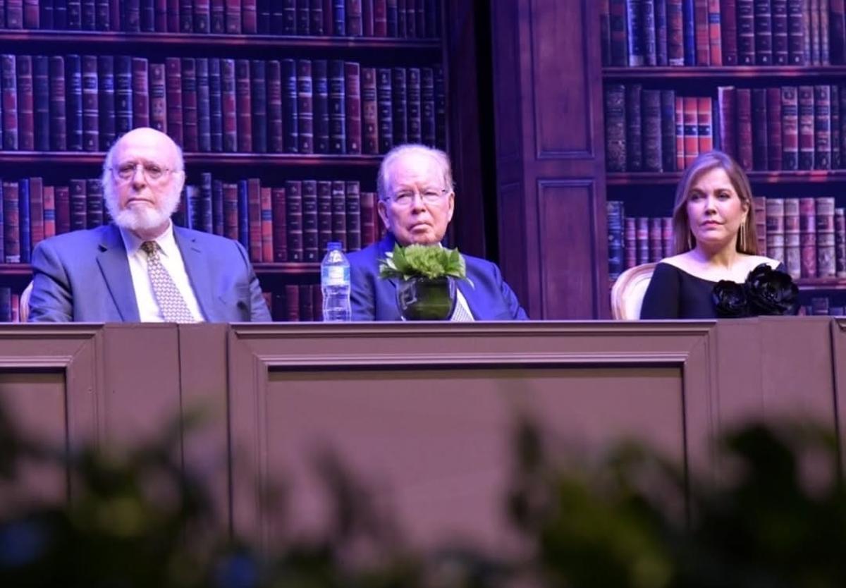 Pedro Vergés, Pepín Corripio y Ana Corripio de Barceló.