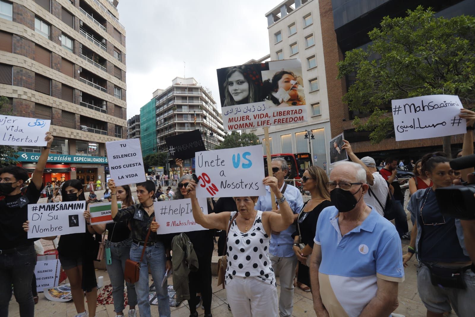 Concentración en València contra el asesinato de Masha Amini.