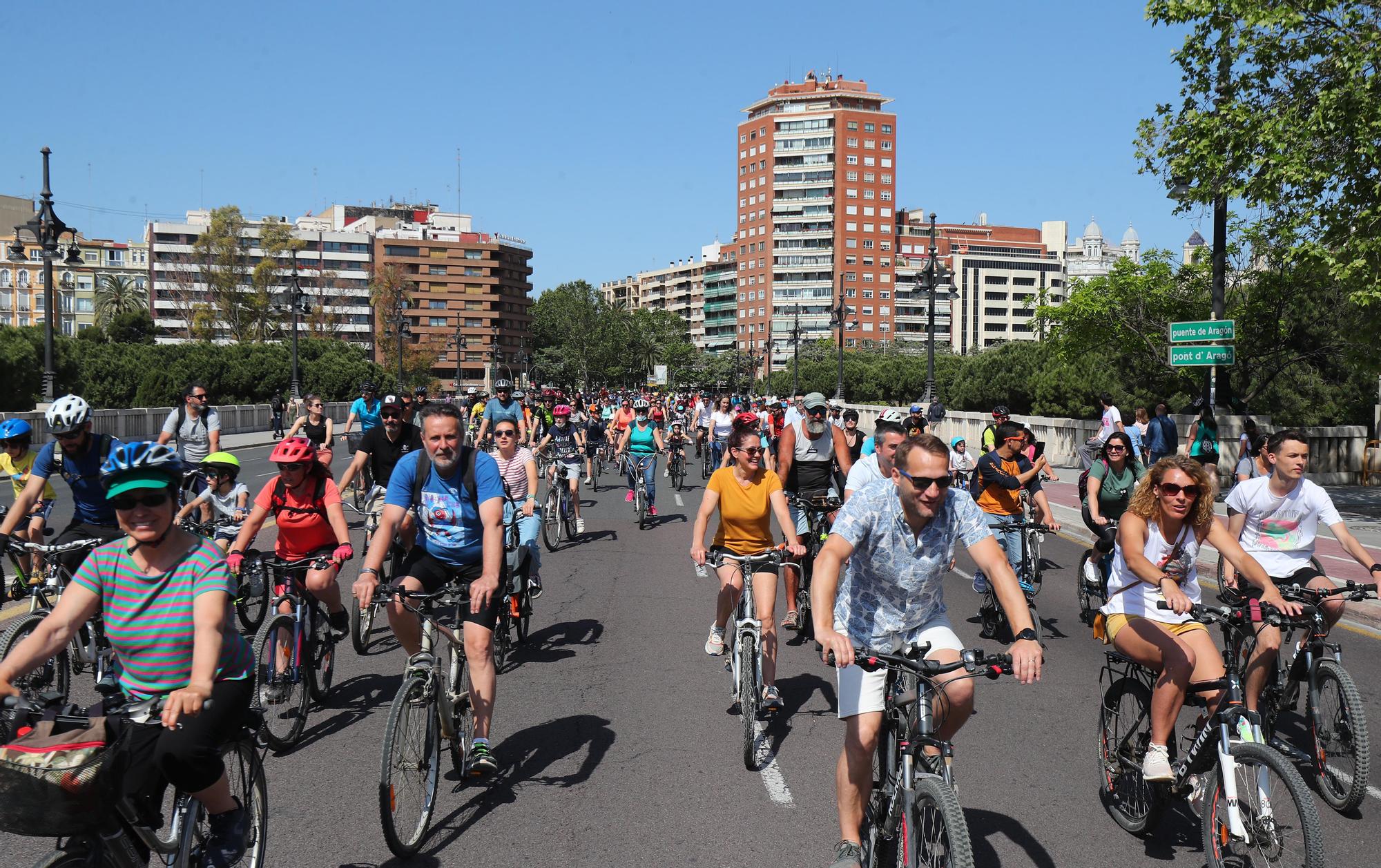Búscate en la València Bike Parade
