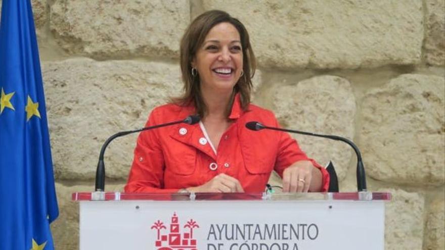 La portavoz socialista, Isabel Ambrosio, cree que los presupuestos “cumplen” con Córdoba.