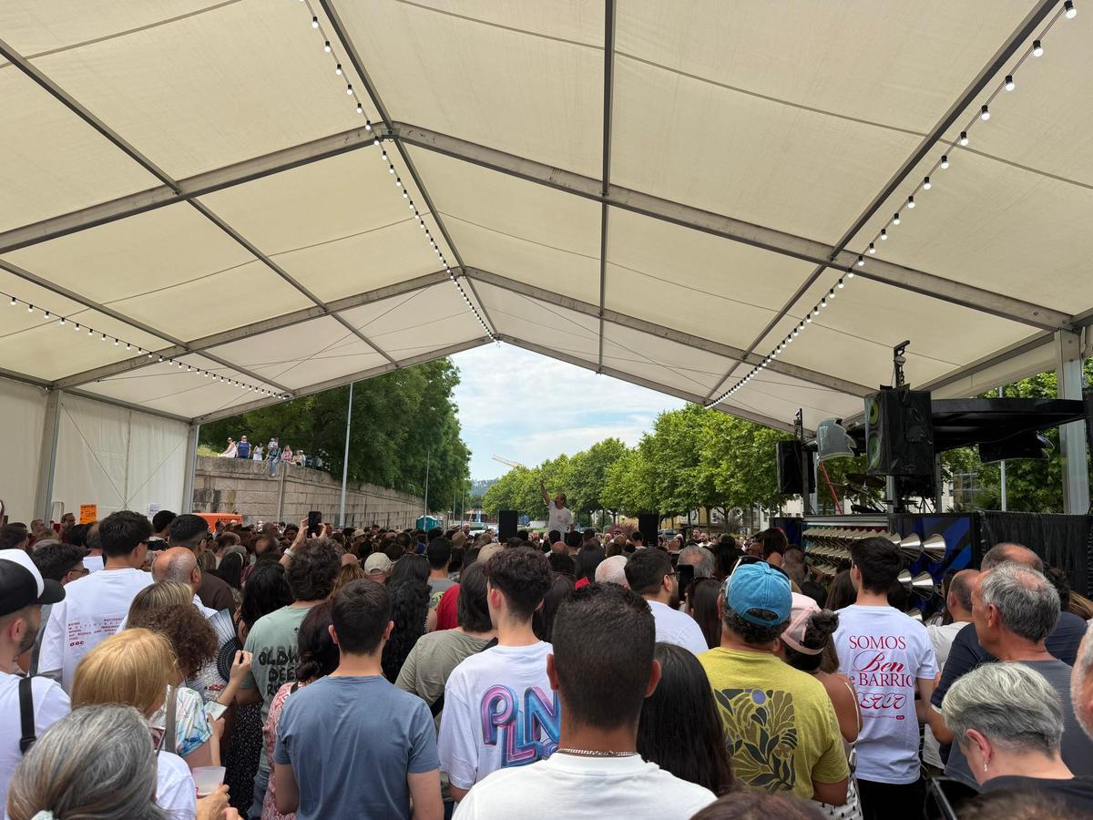 Luis Zahera y Festicultores cierran por todo lo alto las fiestas de Fontiñas