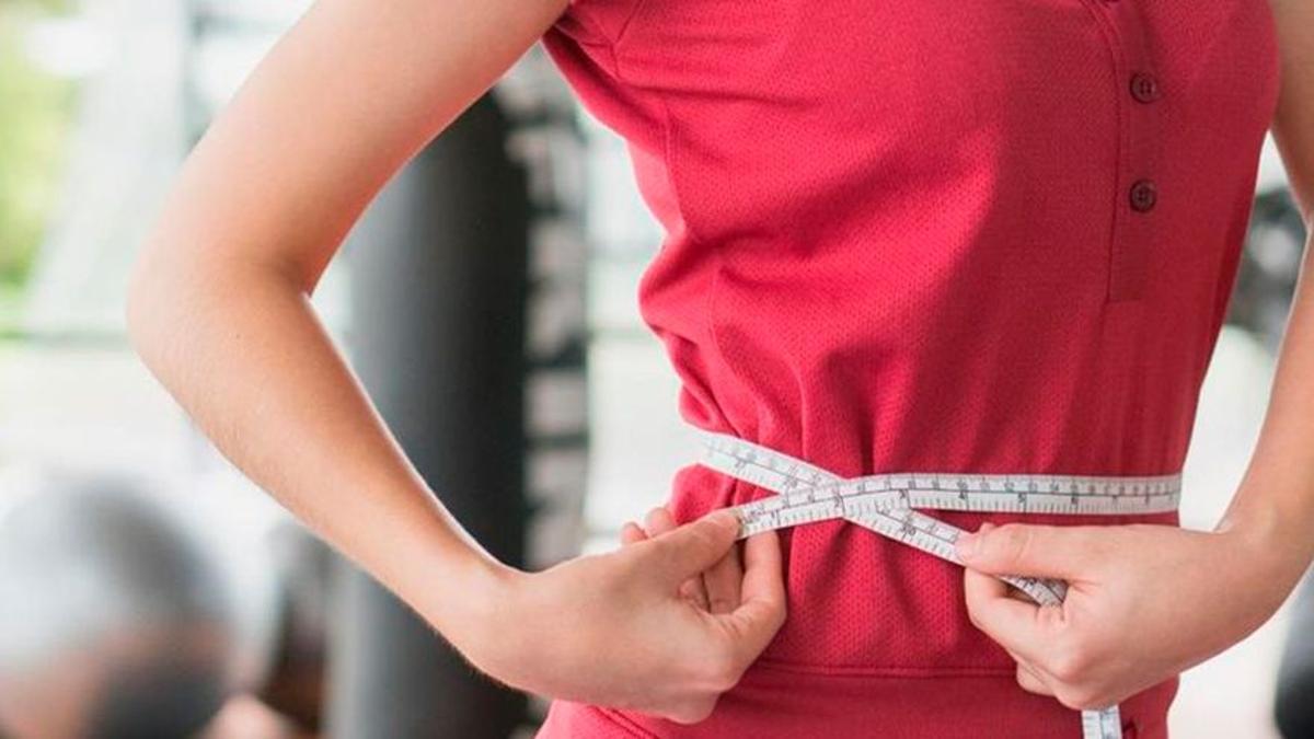 El sencillo ejercicio quemagrasa que debes hacer para lograr un vientre plano a partir de los 40 años