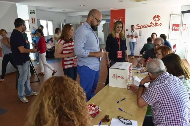 Votantes en las Primarias del Partido Socialista ...