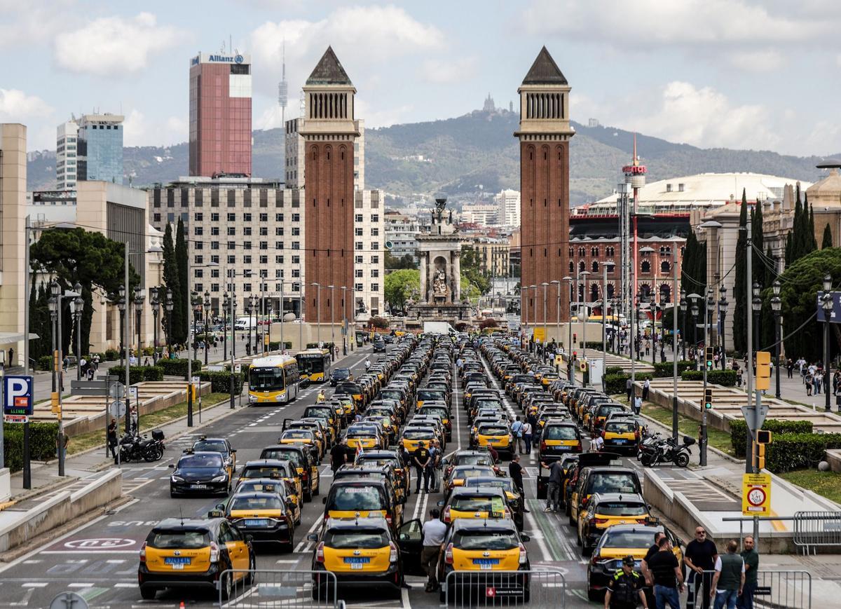 Los taxistas protestan en el centro de Barcelona