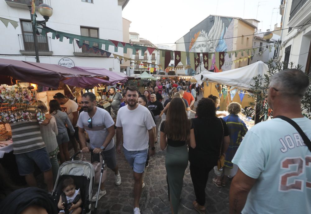 Mercado medieval por el 9 d'Octubre en Sagunt