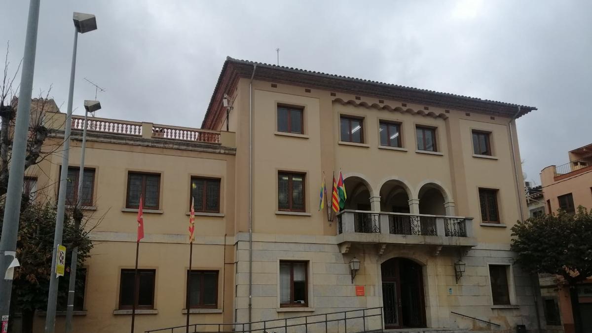 La façana de l'Ajuntament de la Bisbal d'Empordà