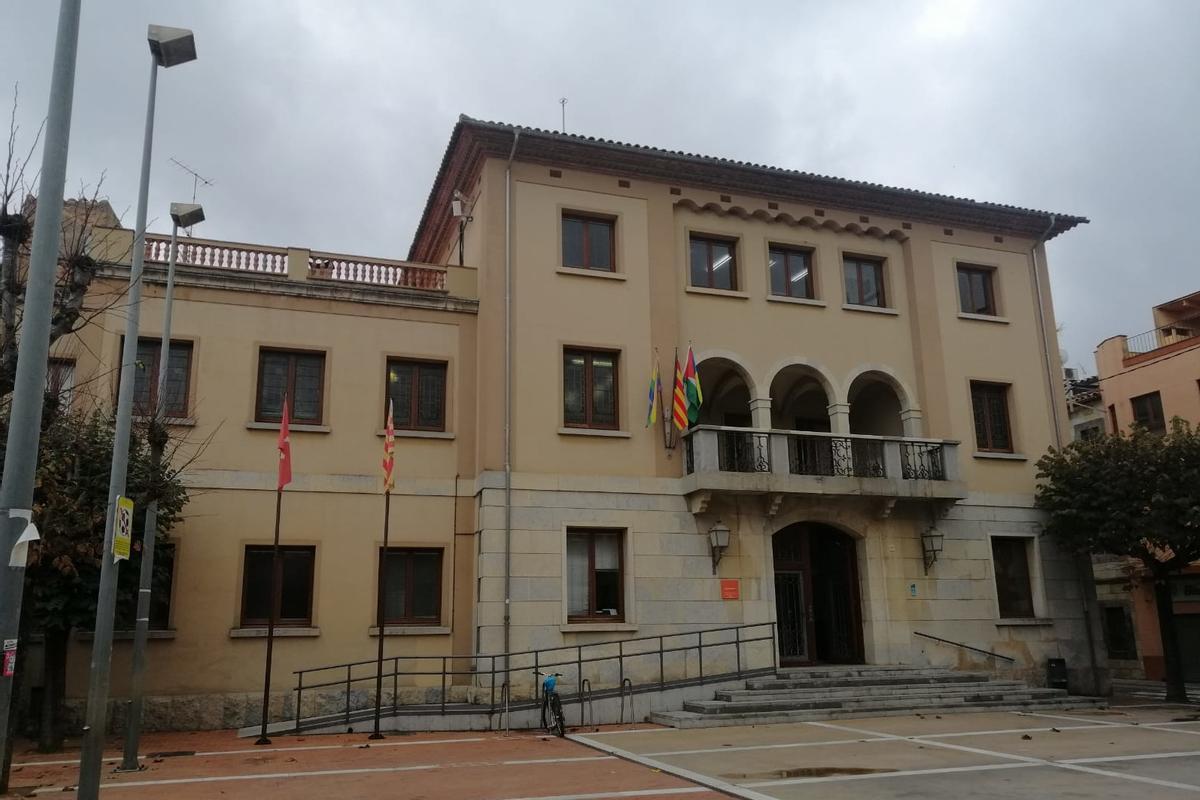La façana de l'Ajuntament de la Bisbal d'Empordà