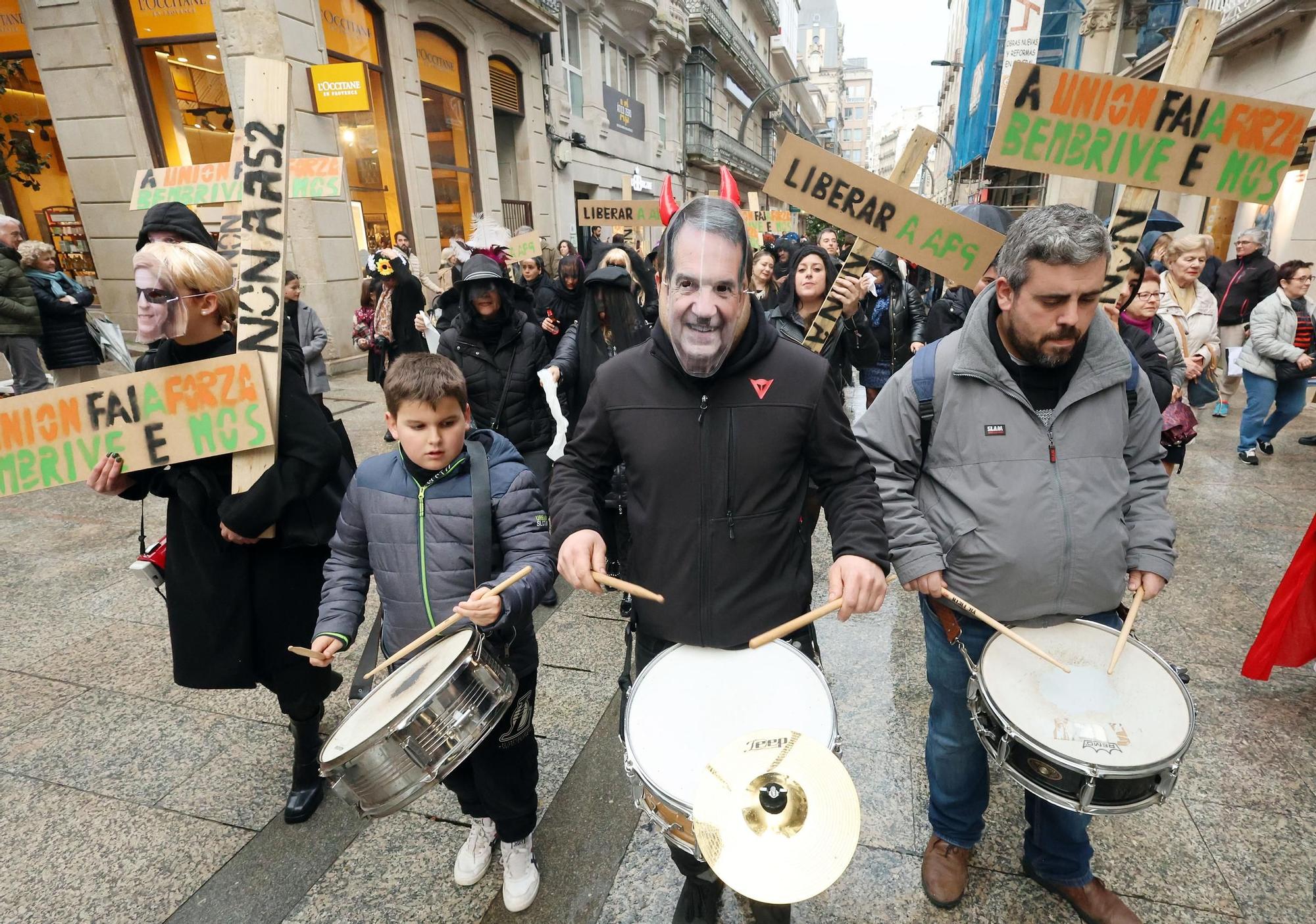 Comitiva fúnebre y premios del desfile finalizan el Carnaval en Vigo