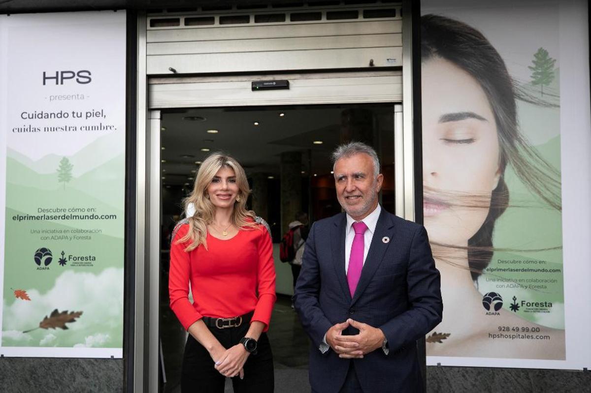 Eva Molina Barber- directora Comercial, Marketing y Comunicación con el Excmo. Sr. D. Ángel Víctor Torres Pérez