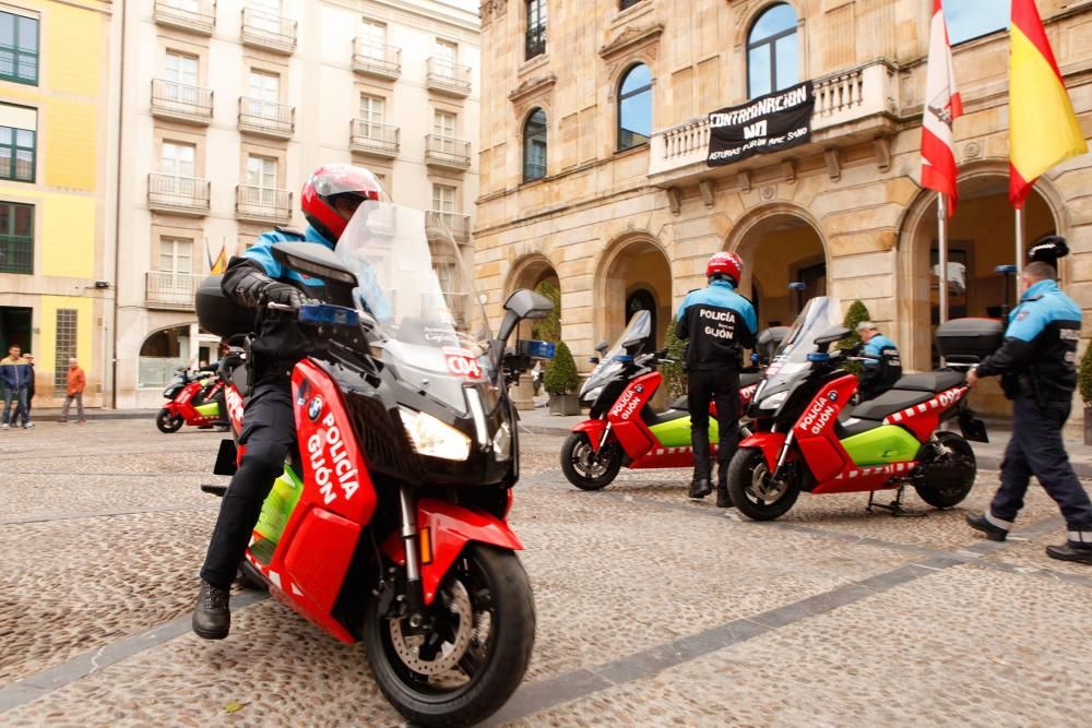 Presentación de las nuevas motos eléctricas de la Policía Local de Oviedo