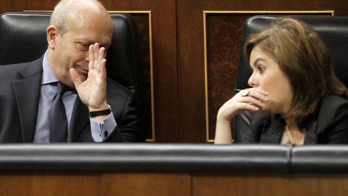 El ministro Wert y la vicepresidenta Sáenz de santamaría, este jueves, en el Congreso.