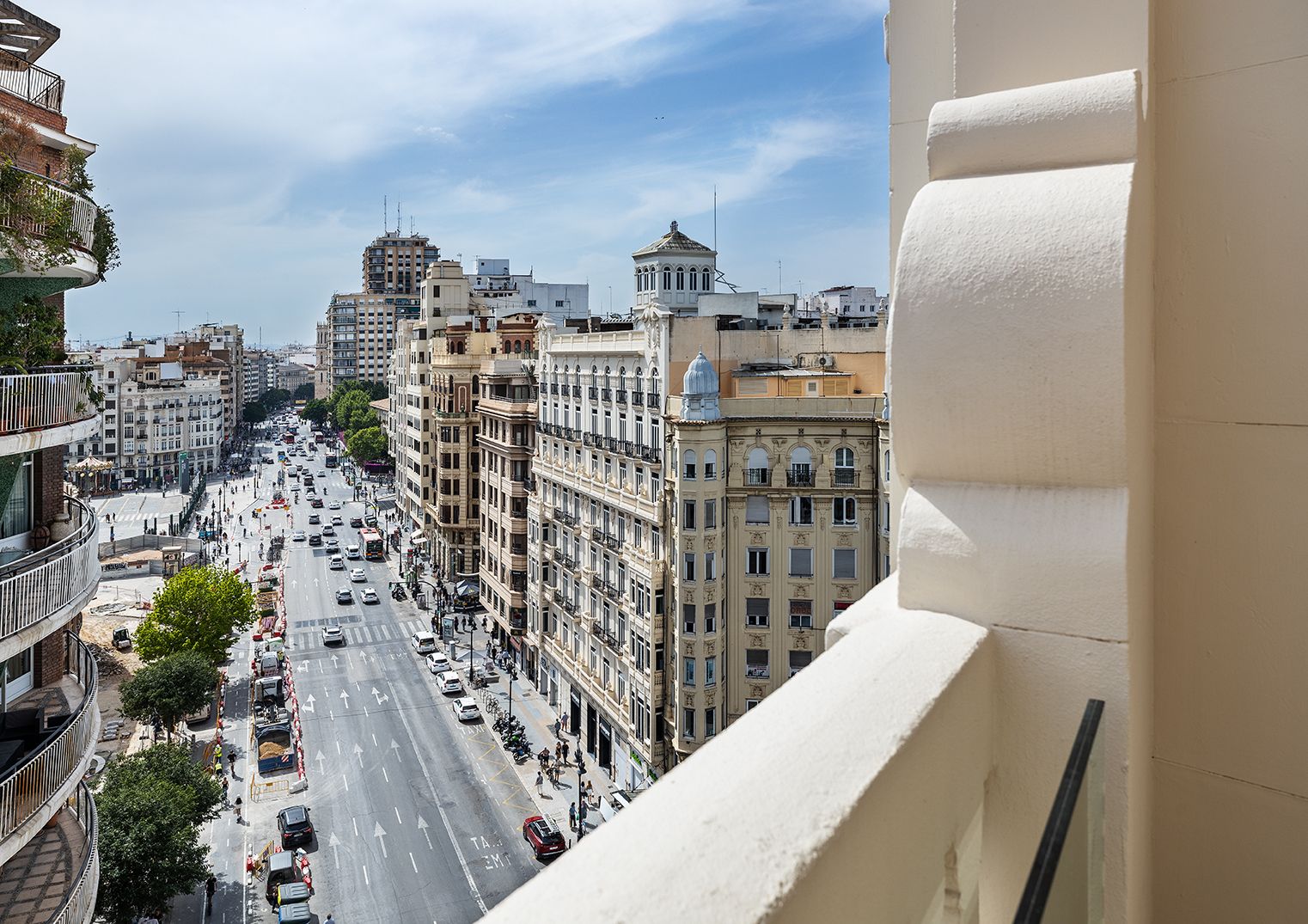 One Shot Puerta Ruzafa apuesta por el arte, la arquitectura y la cultura local.