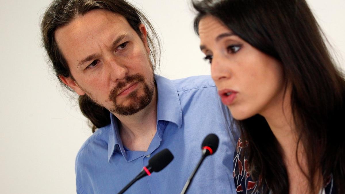 Iglesias y Montero someterán sus cargos a decisión de inscritos de Podemos