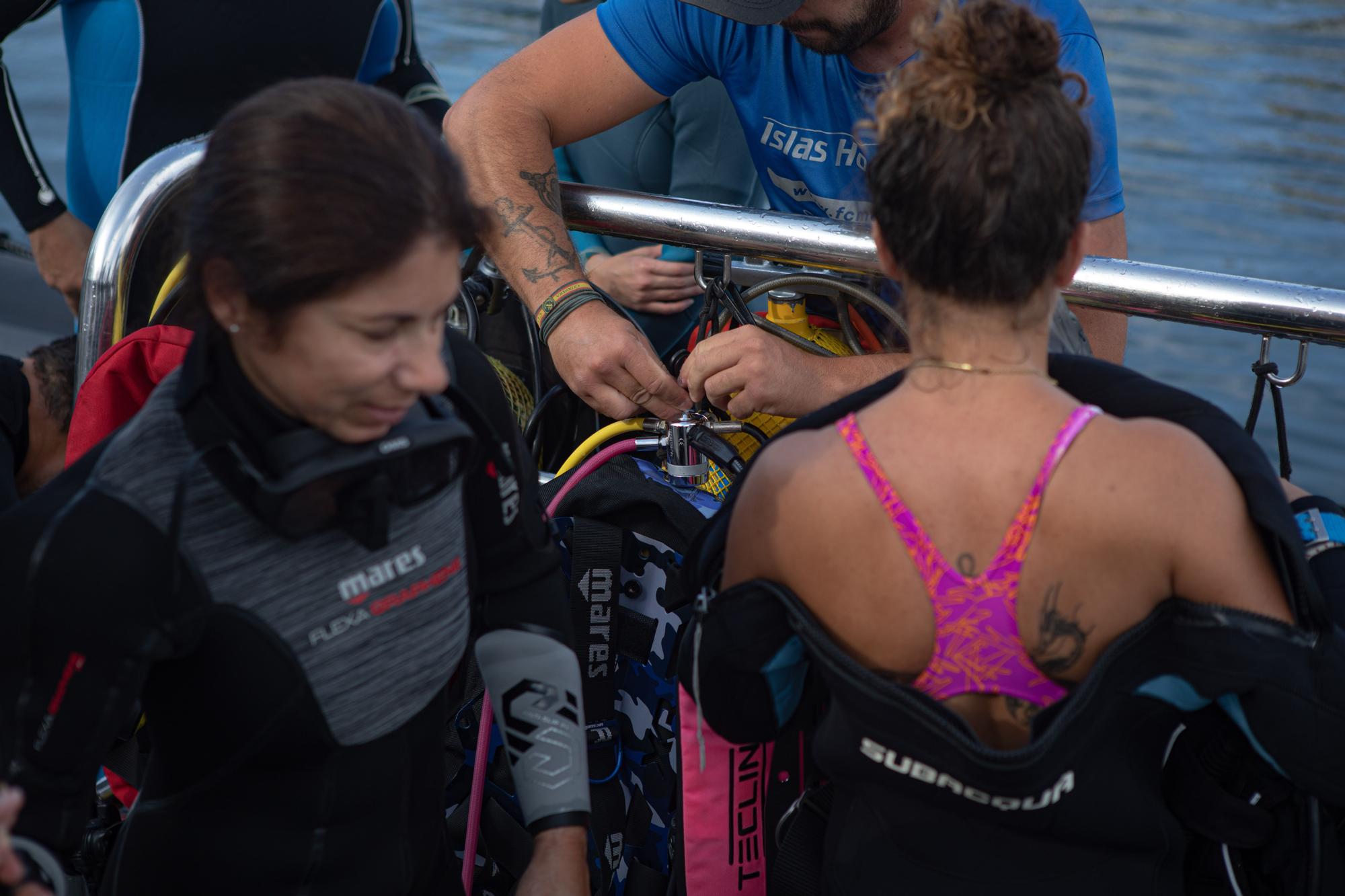 Voluntarios retiran basura de los fondos marinos del litoral