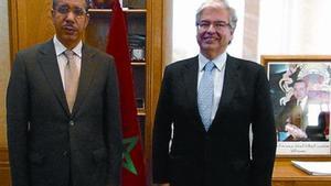 Jordi Cornet (dreta), amb el ministre d’Equipaments i Transports marroquí, Aziz Rabbah, a Rabat.
