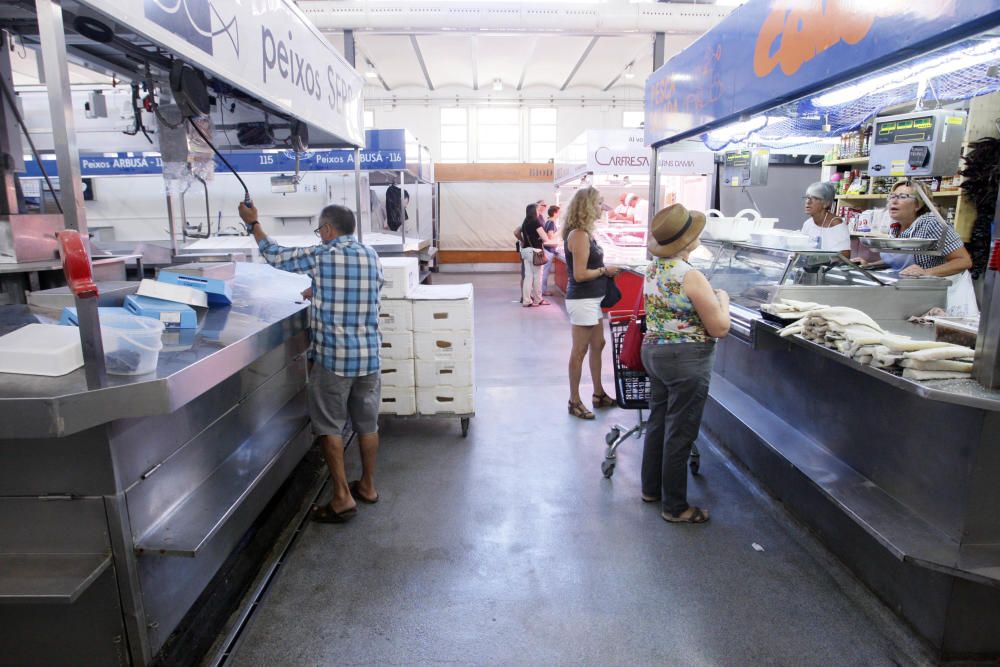 El Mercat del Lleó reobre després d'una setmana d'obres al paviment