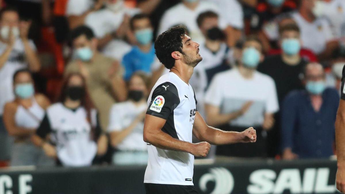 Guedes celebra su gol