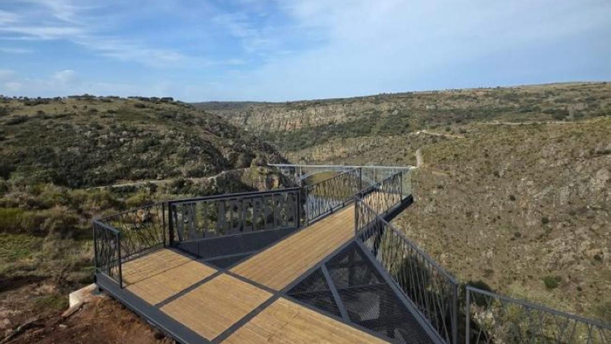 Impresionantes vistas desde el mirador de Villadepera, acondicionado.