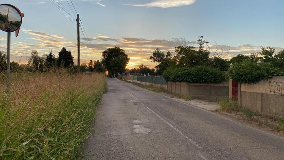El agresor dejó escritas tres frases amenazantes en la puerta de la vivienda de la víctima.