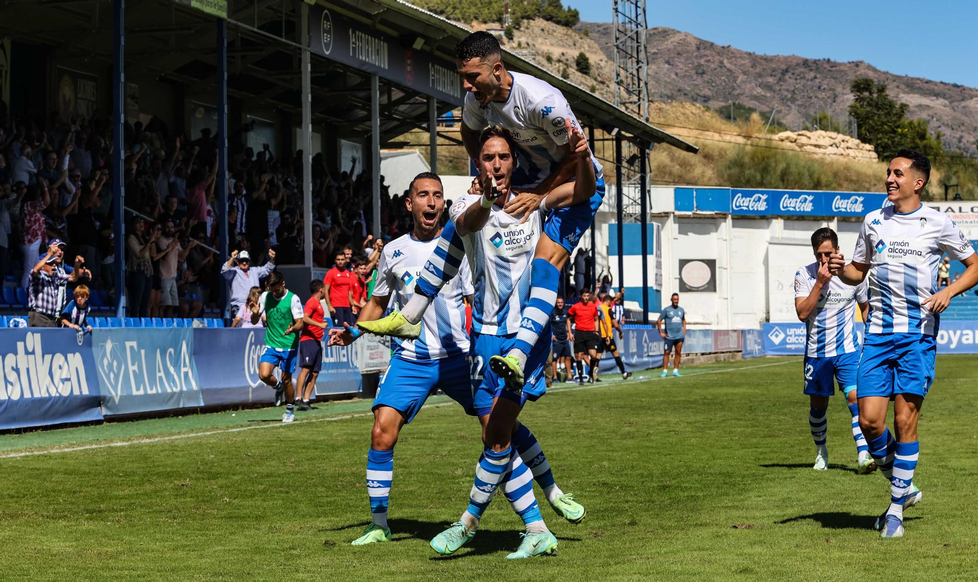 Remontada de líder del Alcoyano (2-1)