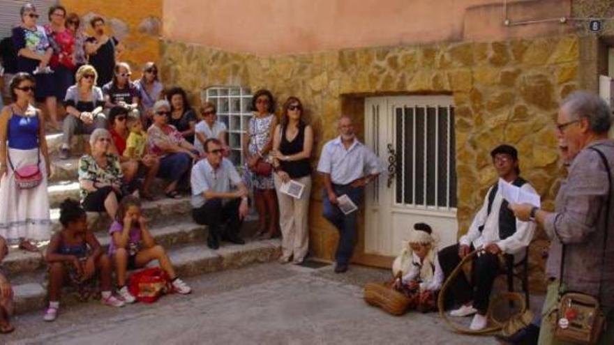 Un momento del acto cultural celebrado el domingo en Petrer en recuerdo de Enric Valor.