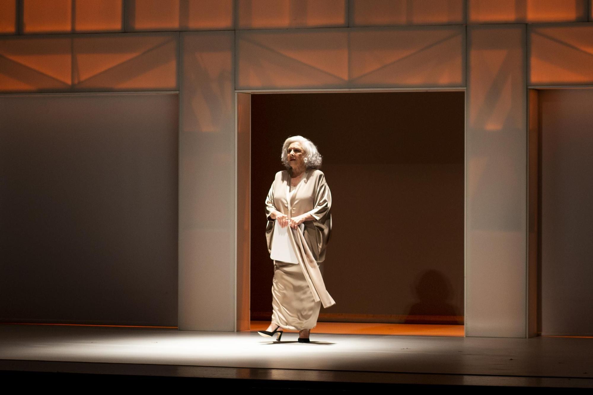 Lola Herrera sale a escena en el Gran Teatro de Cáceres.