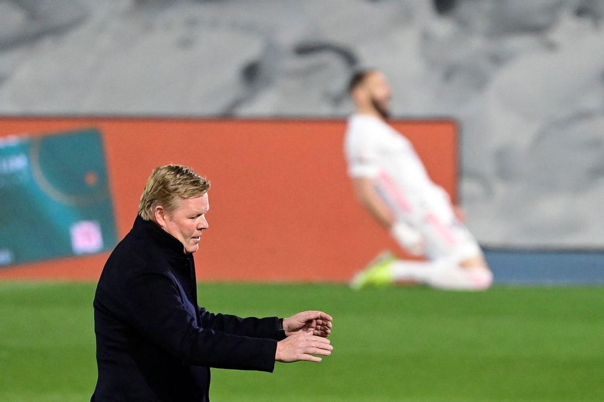 Koeman, pendent d’una relliscada