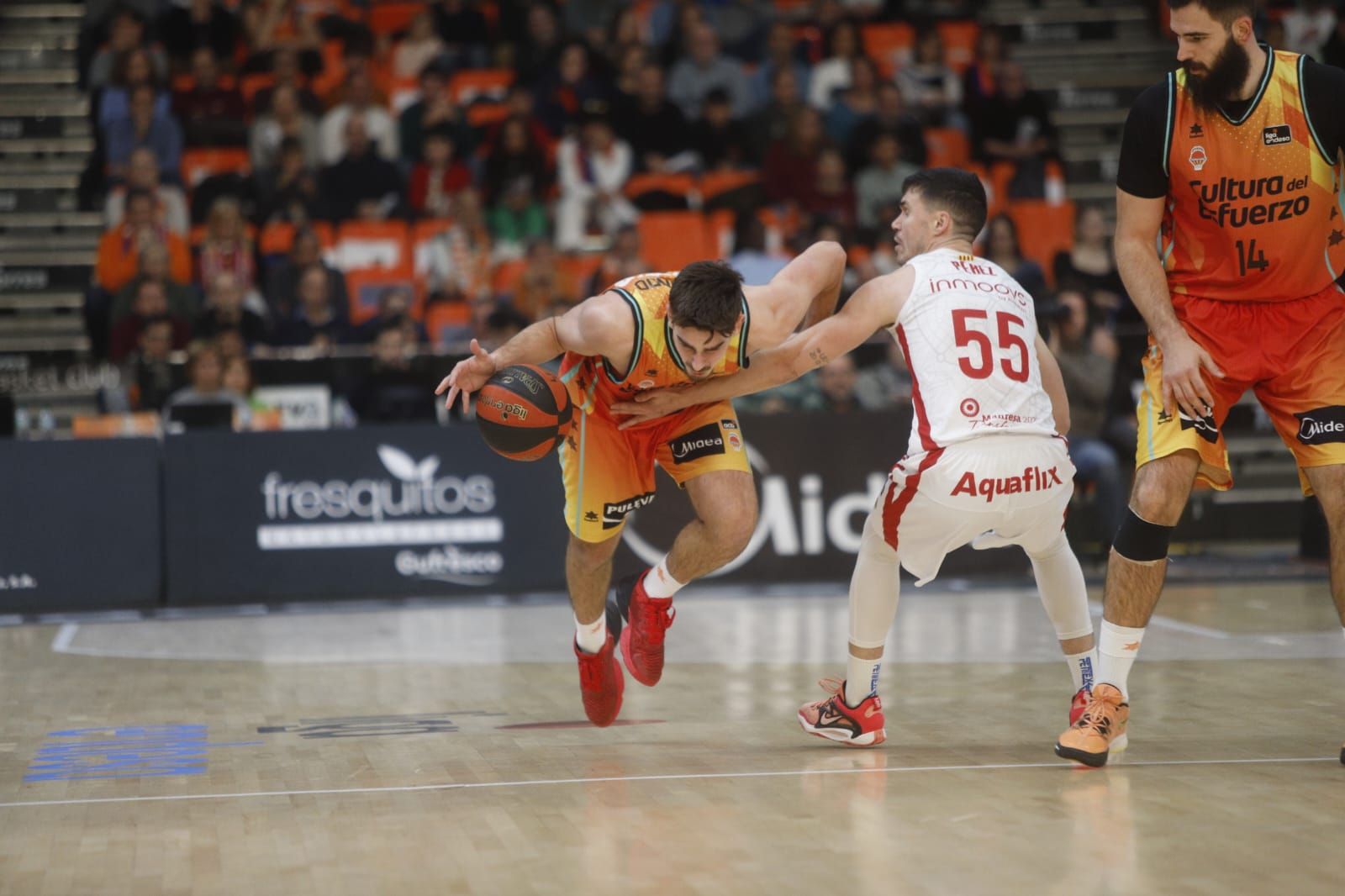 Todas las fotos del partido de ACB entre el Valencia Basket y el Manresa