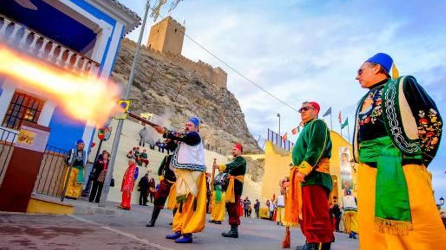 La pólvora es un elemento imprescindible en la segunda jornada de las fiestas de San Blas.