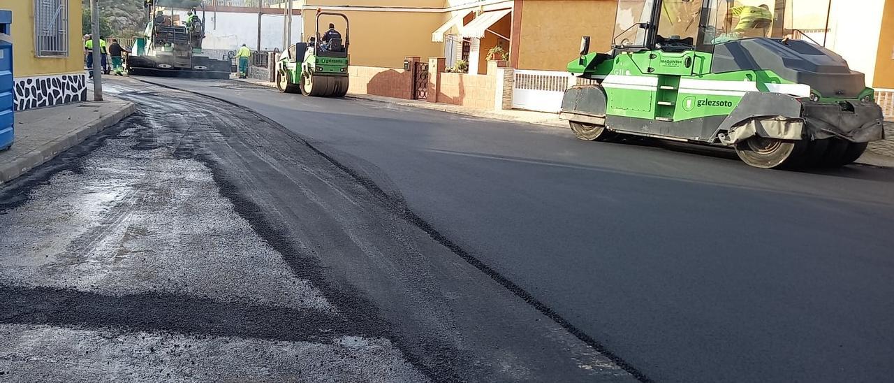 Labores de asfaltado que se llevaron a cabo en el Distrito 5, el pasado mes de noviembre.