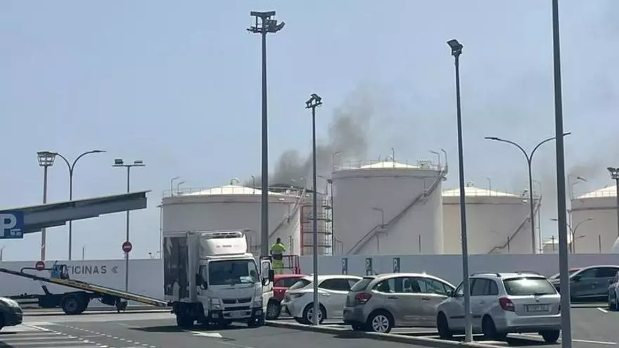 VÍDEO | Un fallecido y dos heridos graves tras una explosión en una nave industrial en Salinetas, en Telde