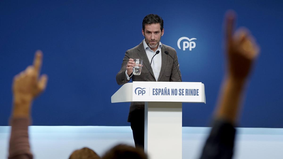 Borja Sémper durante la rueda de prensa en el Partido Popular.