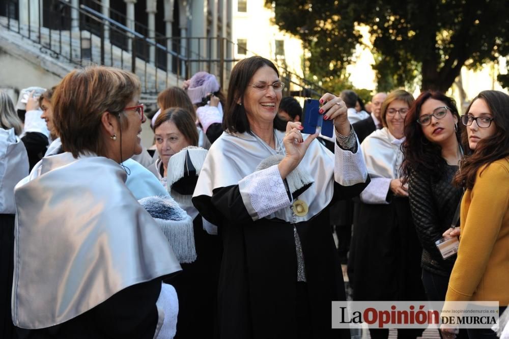 Rosamaría Alberdi, primera enfermera doctora honoris causa de España por la UMU