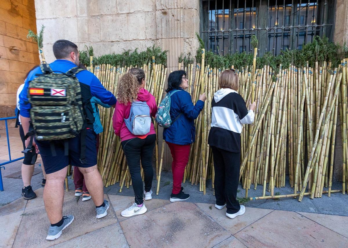 Algunos de los peregrinos más madrugadores recogieron sus cañas a las 7:00 de la mañana.