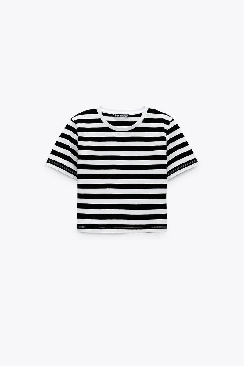 Camiseta 'cropped' de rayas, de Zara (5,95 euros)