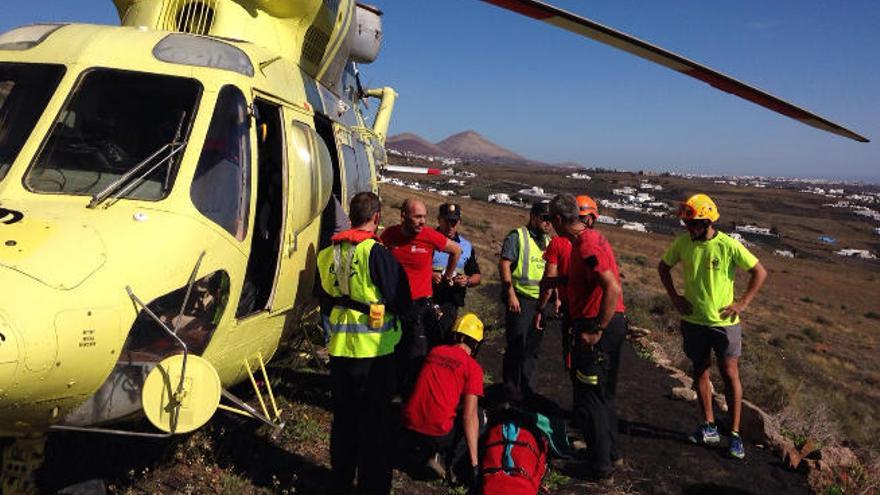 Rescate aéreo de una parapentista en Lanzarote