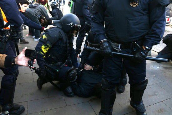 Protestes a Barcelona per la celebració del consell de ministres del 21D