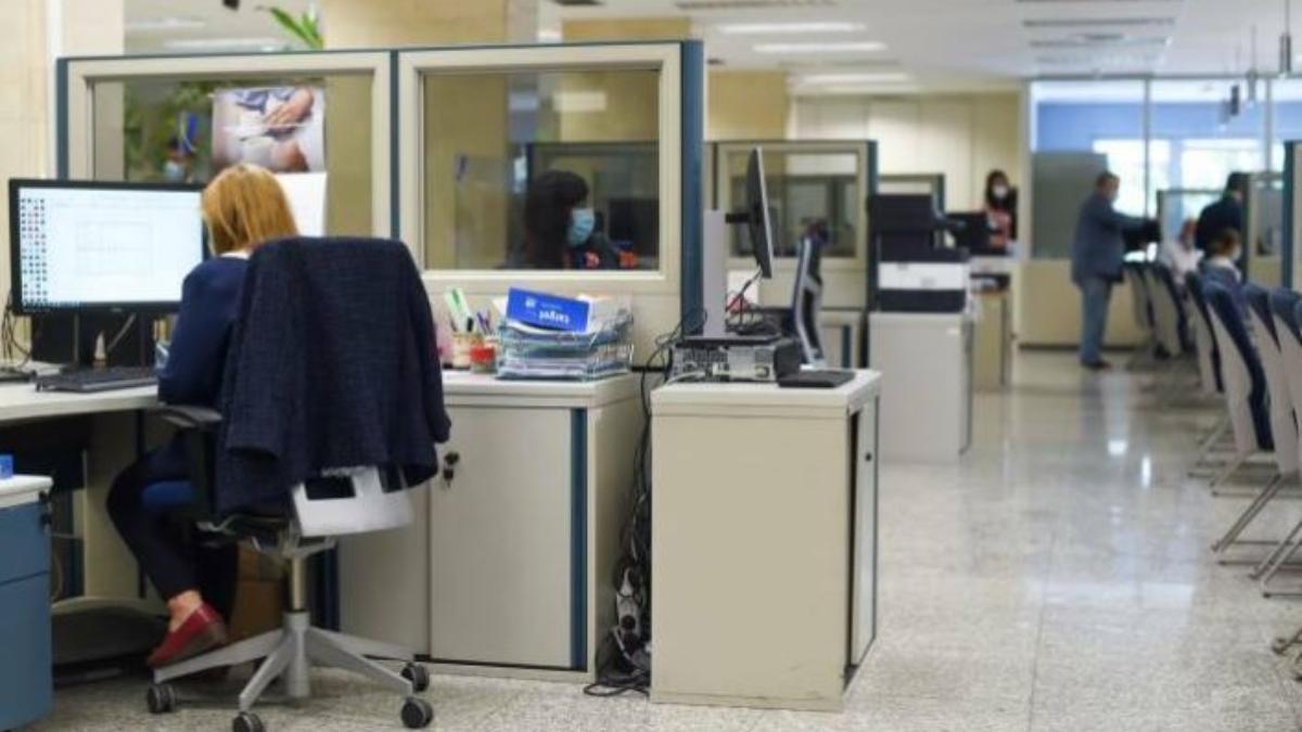VÍDEO | El Govern aprueba la jornada laboral de 35 horas para funcionarios, una subida salarial del 1,5% y más flexibilidad en las vacaciones