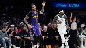 DAngelo Russell celebra el triunfo de los Lakers