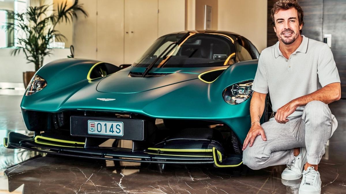 Fernando Alonso, con el Aston Martin Valkyrie con el que rodó en Motorland.