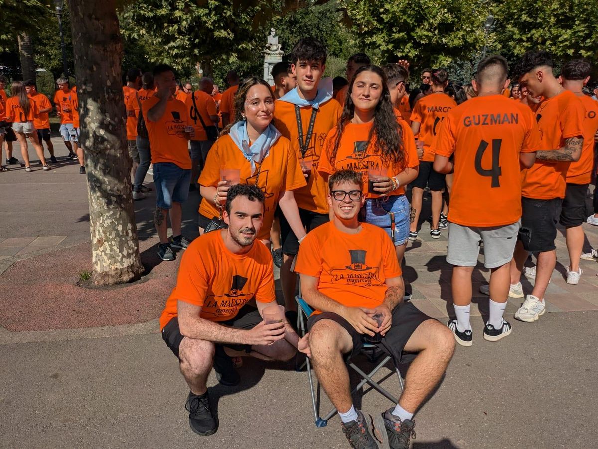 Guillermo Altable, Nicolas Amor, Ana Argüelles, Itziar Pando y Carlos Peaguda disfrutan de la Jira en el Parque Dorado de Sama