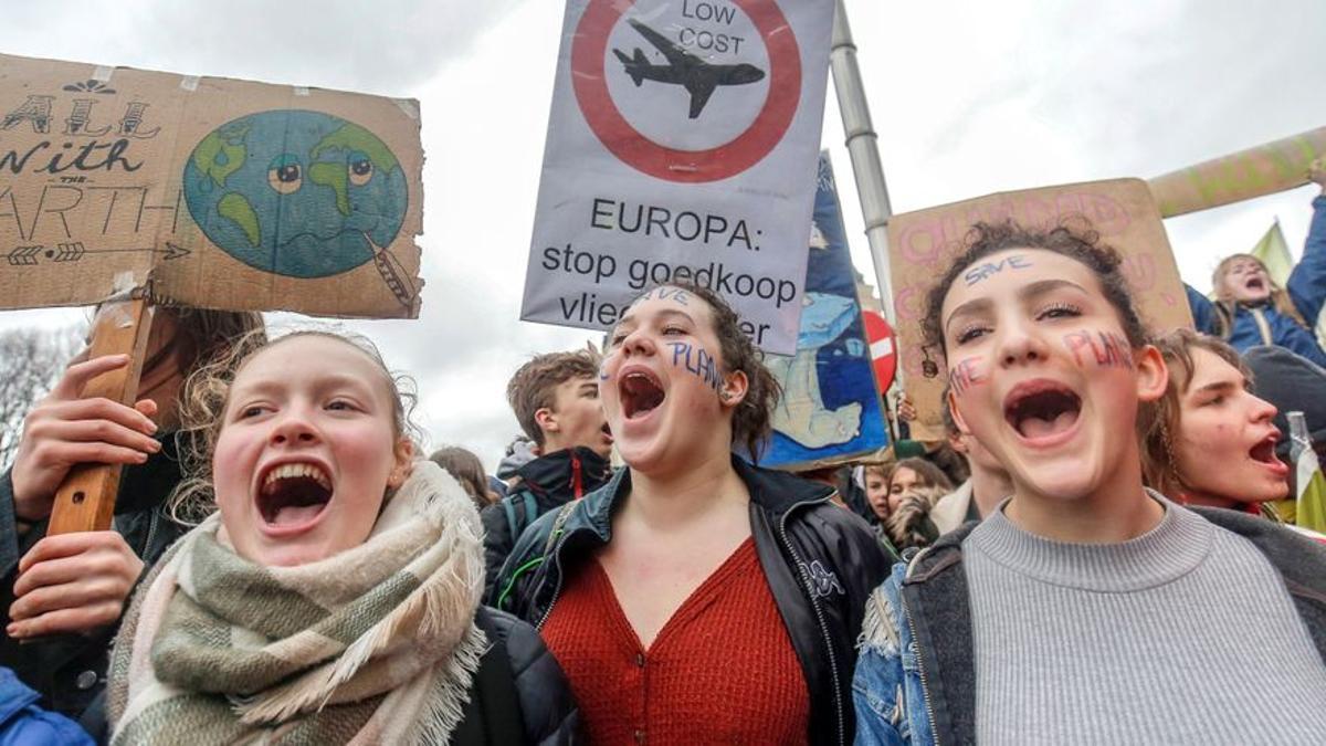 Jóvenes en una manifestación contra el cambio climático.