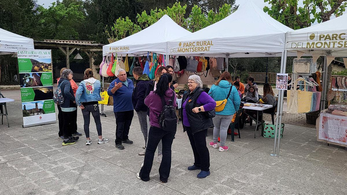 Mig miler de participants de la Marxa del Pelegrí s’aturen a esmorzar a la Fira del Montserratí